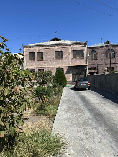 Կոդ AS-6540  Վաճառվում է առանձնատուն