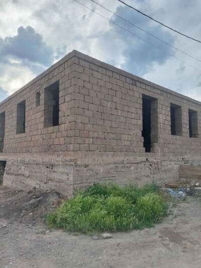 Կոդ AS-9300  Վաճառվում է կիսակառույց առանձնատուն