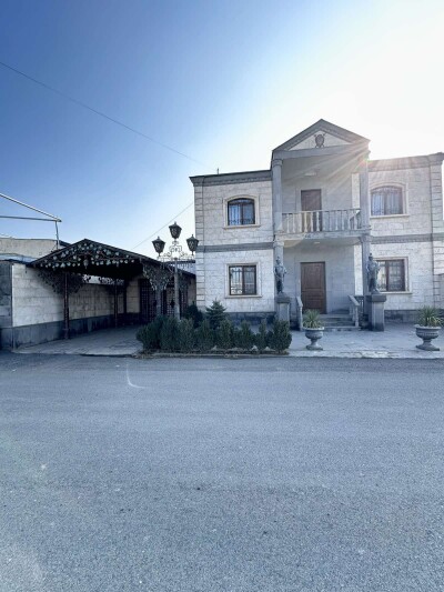 Կոդ AS-2222  Վաճառվում է առանձնատուն