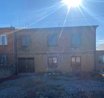 Կոդ AS-2282  Վաճառվում է  առանձնատուն