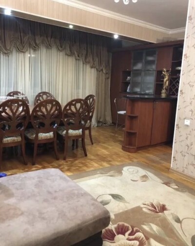 Կոդ 377 Վարձով է տրվում բնակարան