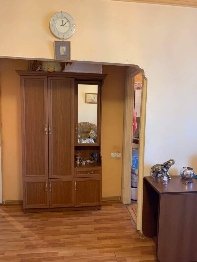 Կոդ 379 Վարձով է տրվում բնակարան