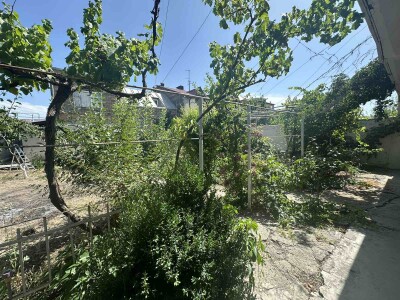 Կոդ AS-5701  Վաճառվում է երկհարկանի առանձնատուն