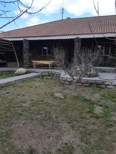 Կոդ AS-5601  Վաճառվում է  նորակառույց առանձնատուն