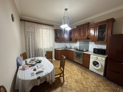 Կոդ 559 Վարձով է տրվում  բնակարան
