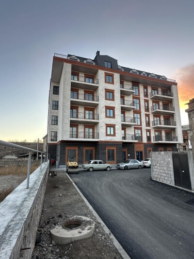 Կոդ BA-3222  Վաճառվում է բնակարան *