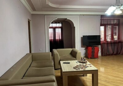 Կոդ 401 Վարձով է տրվում բնակարան