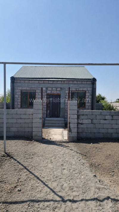 Կոդ AV-2413 Վաճառվում է նորակառույց առանձնատուն