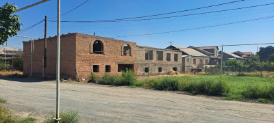 Կոդ AS-0003  Վաճառվում Է  կիսակառույց առանձնատուն