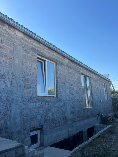 Կոդ AS-8181  Վաճառվում է նորակառույց առանձնատուն