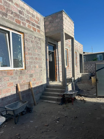 Կոդ AS-8181  Վաճառվում է նորակառույց առանձնատուն