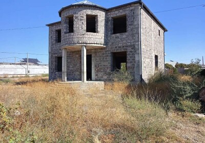 Կոդ AS-8101   Վաճառվում է առանձնատուն