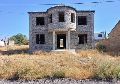 Կոդ AS-8101   Վաճառվում է առանձնատուն