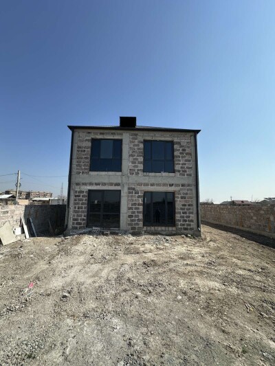 Կոդ AA-4577  Վաճառվում Է առանձնատուն