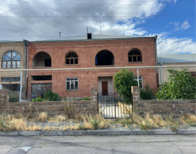 Կոդ AA-3217  Վաճառվում է առանձնատուն