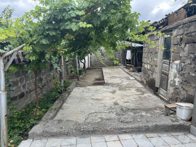 Կոդ AS-5569  Վաճառվում է առանձնատուն
