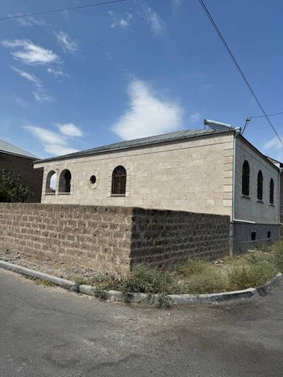 Կոդ AA-7601   Վաճառվում է առանձնատուն