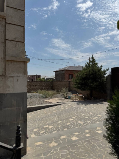 Կոդ AA-7601   Վաճառվում է առանձնատուն