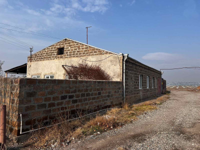 Կոդ AS-2585  Վաճառվում է առանձնատուն