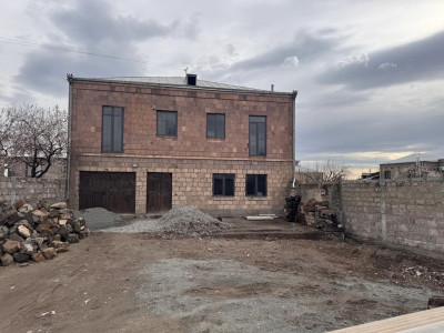 Կոդ AS-5500  Վաճառվում է առանձնատուն